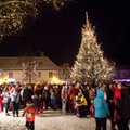 DELFI FOTOD: Saaremaal kogunes sadu inimesi esimest adventi tähistama