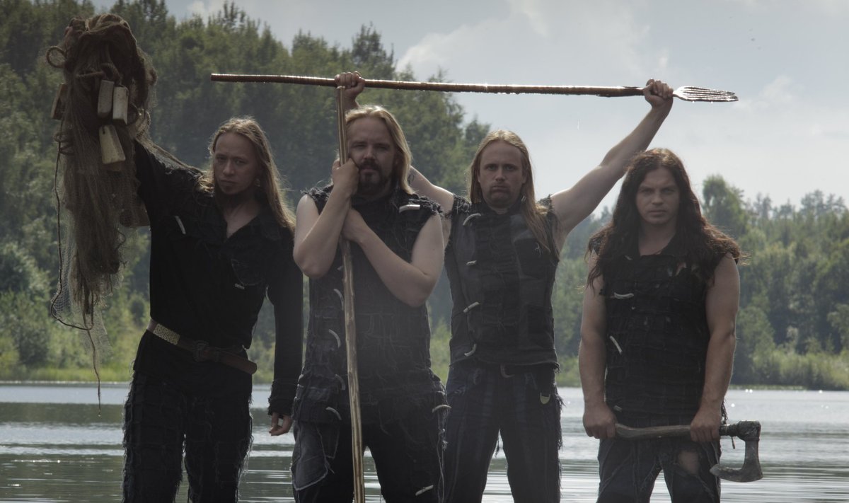 NAD ON KARVASED. NAD ON KARMID. NAD KARJUVAD: 1999. aastal tegevust alustanud folk-metal ansambel Metsatöll.