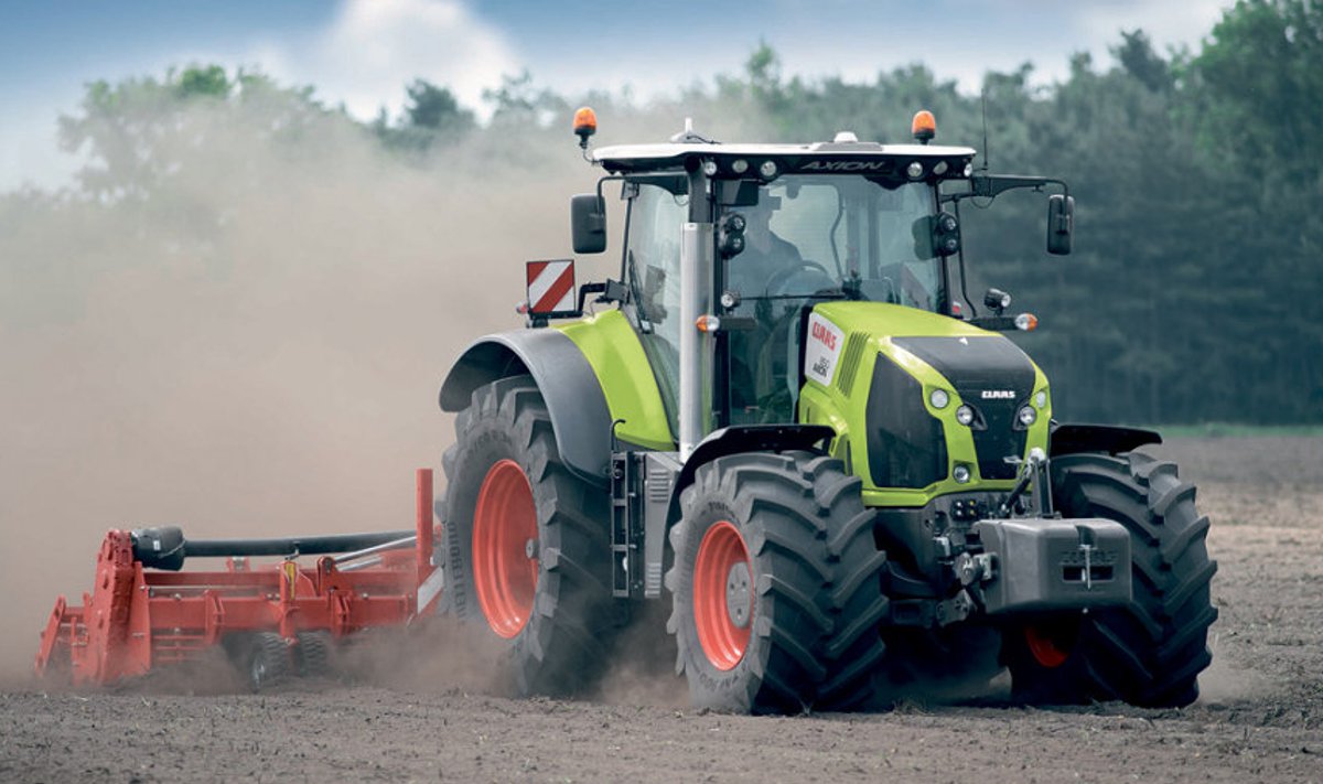 Claasi uued suured traktorid kasutavad väljast sisse ostetud mootoritele optimaalseima  käigu andmiseks oma inseneride välja töötatud tarkvara.  