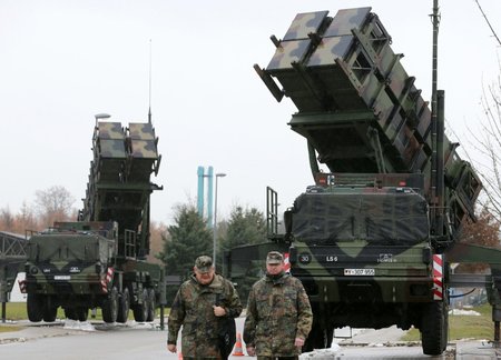 USA päritolu raketisüsteemi Patriot ja selle variatsioone kasutavad NATO riikidest Saksamaa, Holland, Kreeka ja Hispaania.