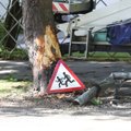 ФОТО: В Таллинне водитель с подозрением на наркотическое опьянение врезался в столб