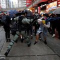 Hongkongi protestirongkäik lõppes vägivaldsete rahutustega: politsei rebis inimestelt maske peast