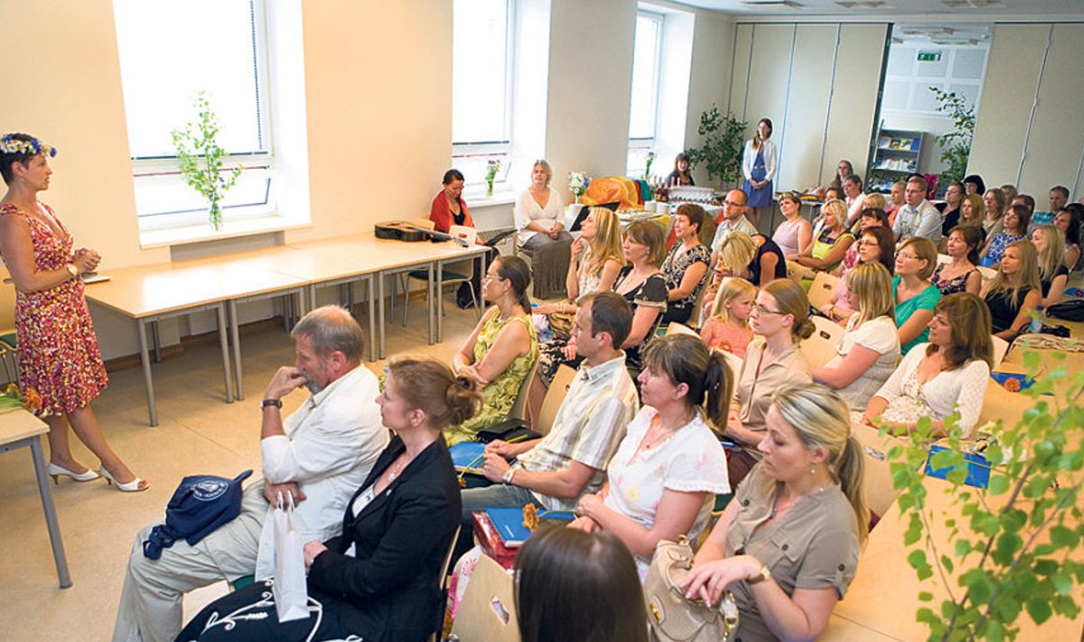Tartu Ülikooli majandusteaduskonna kaugkoolituse  lõpuaktus Tallinnas 27. juunil 2013.