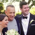 FOTOD: Pargis igavlenud Tom Hanks üllatas võõrast pruutpaari ja kargas nende pulmapiltidele kontvõõraks