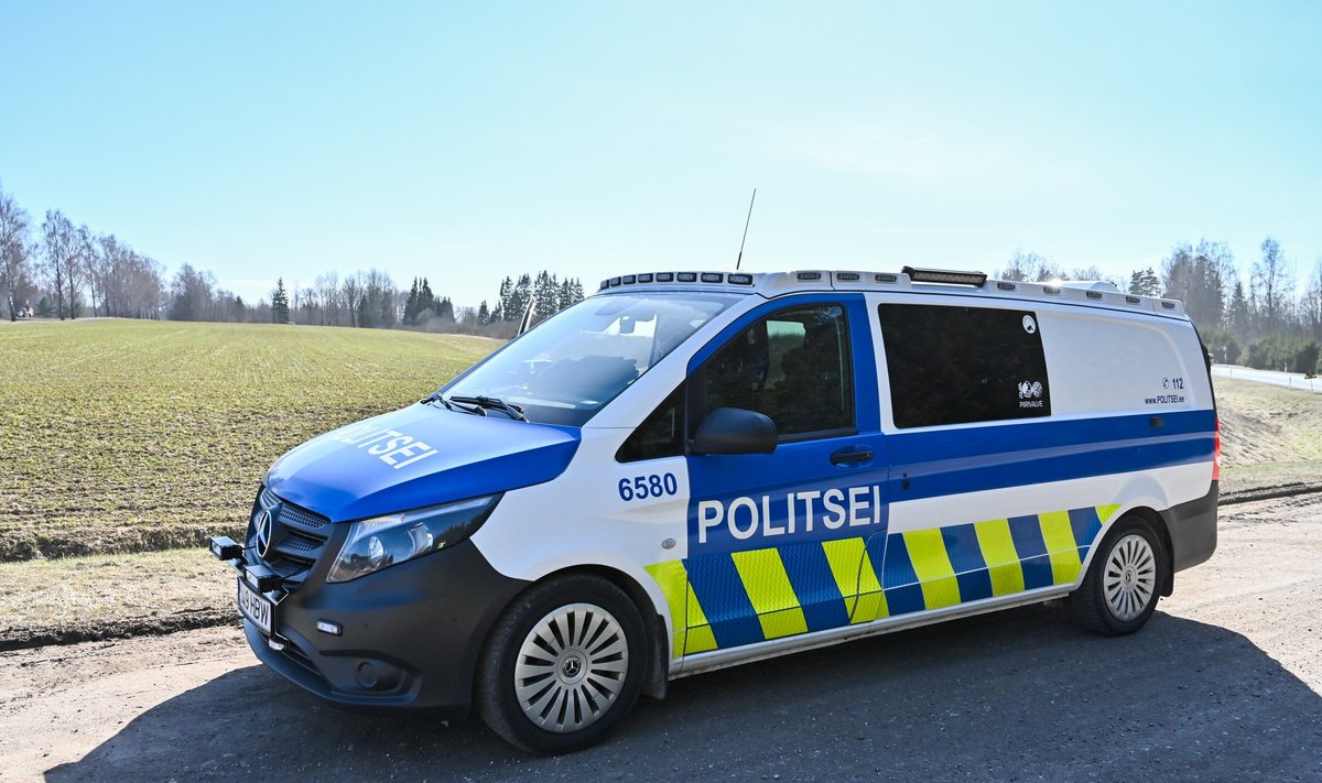 LÄHEB SÕIDUKS! Politsei viis arestimajja pensionäri, kes enda sõnul ei tea, kuidas uimastid tema külmikusse said.