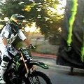 VIDEO: Sündis maailmarekord motokaugushüppes!
