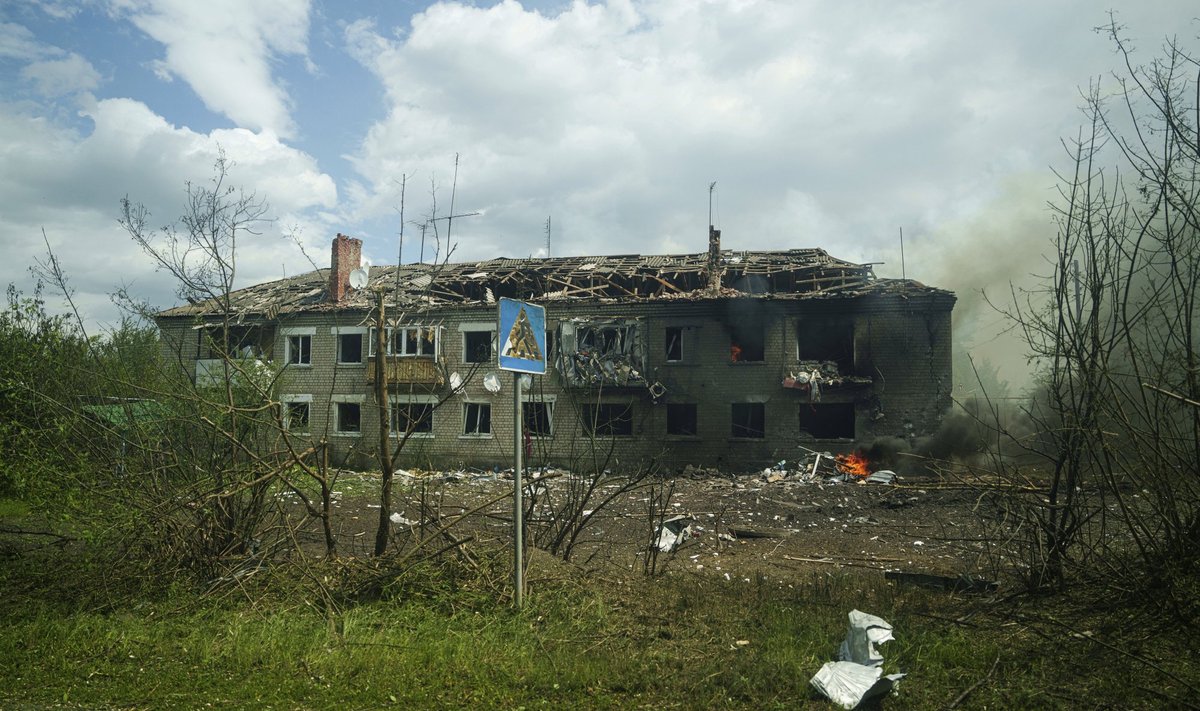 HÄVINENUD KODU: Venelaste rünnak Vovtšanskile on raevukas. Seal kasutatakse ohtralt tulejõudu, ka pooletonniseid liugpomme, mis võivad hävitada terveid maju.