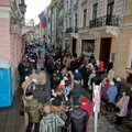 FOTOD: Pikk järjekord valijaid lookleb ümber Vene saatkonna Tallinnas