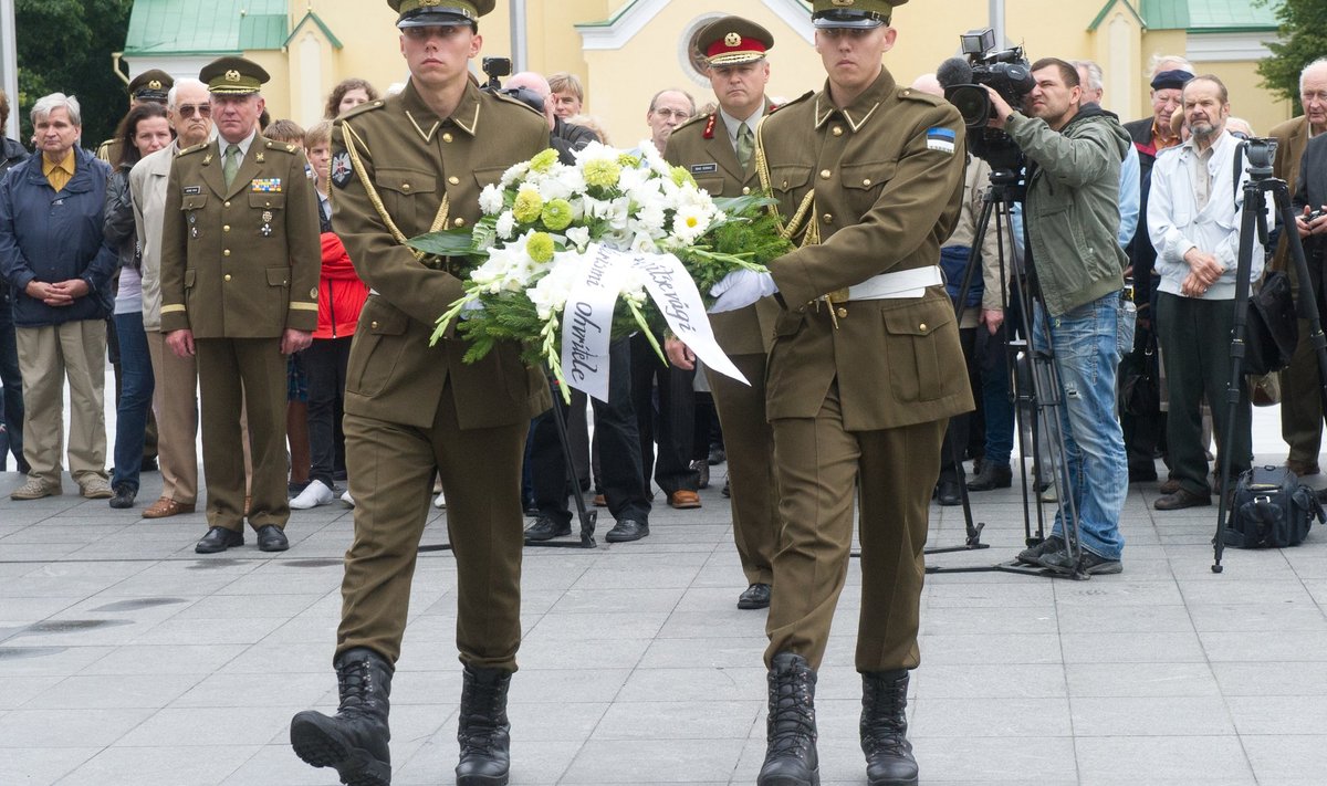  Kommunismi ja natsismi ohvrite mälestustseremoonia Tallinnas Vabadussõja võidusamba juures
