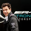 Mercedese boss ostis Aston Martini osaluse ja andis spekulatsioonidele hoogu juurde