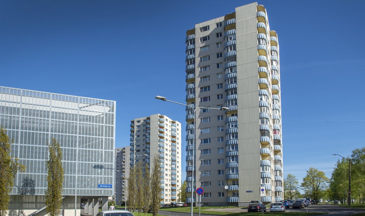 KÕVASTI ALLA TURUHINNA: Pensionär müüs Tallinnas Ehitajate tee pilvelõhkujas oma kolmetoalise korteri kõigest 100 000 euroga.