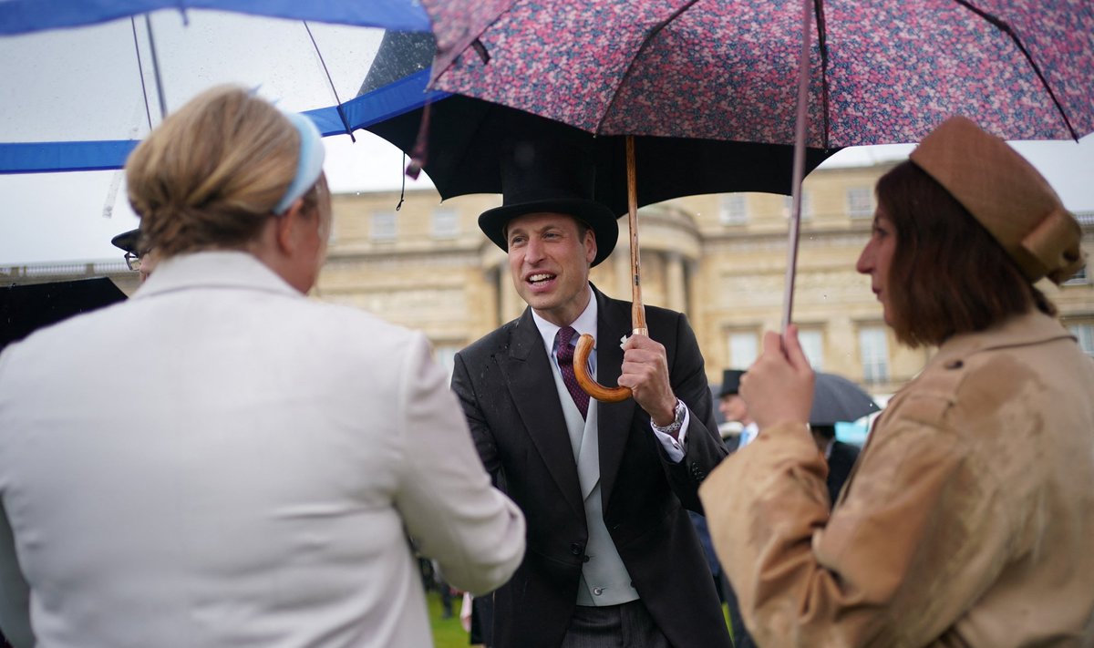 Prints William võõrustas Buckinghami palee aias külalisi