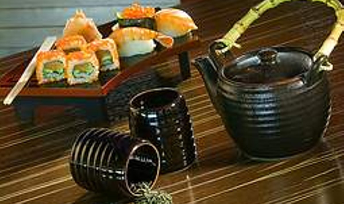 HINNALINE SENCHA: Jaapani reegliterohke teerituaaliga austatakse tee puhtust ja nautimise õndsust.