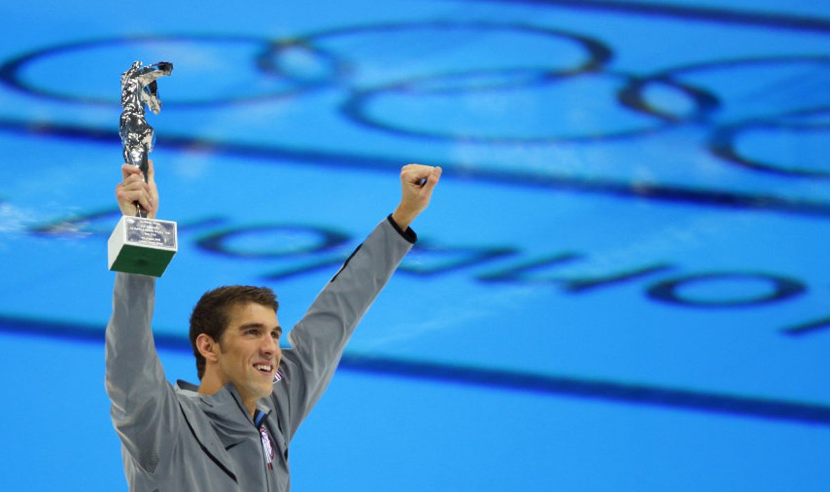 Nõnda jättis Michael Phelps London OM-il publikuga hüvasti. Kas sama žestiga tervitab ta pealtvaatajaid kahe aasta pärast Rio de Janeiros?