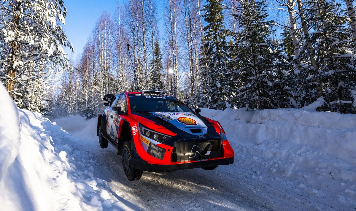 Lähikuudel peaks selguma, kas Rally1 masinatele jääb hübriidajam külge või mitte.