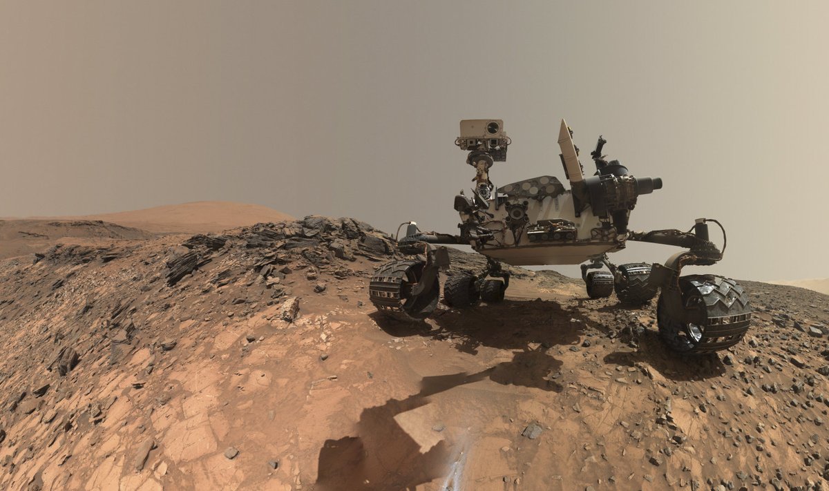 Curiosity aasta tagasi Marsil iseendale poseerimas.  