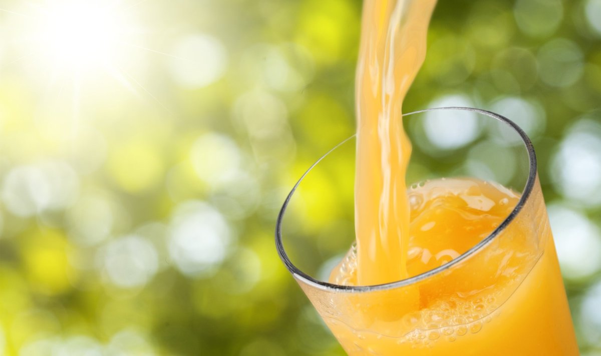Цена на апельсиновый сок в торговых сетях Эстонии начала меняться две недели назад.