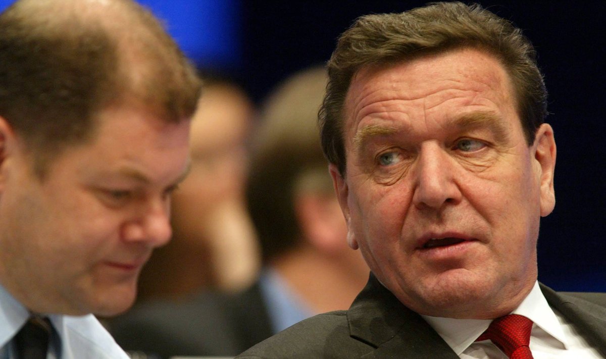 Saksamaa endine liidukantsler Gerhard Schröder (paremal)