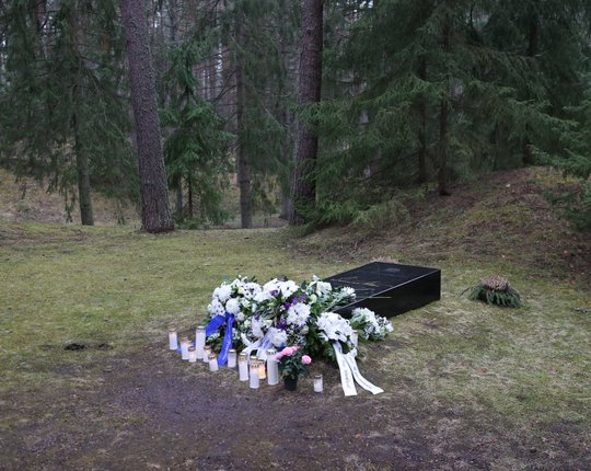 FOTOD | Lennart Meri 95. Suurmehe mälestuseks süüdati haual küünlad