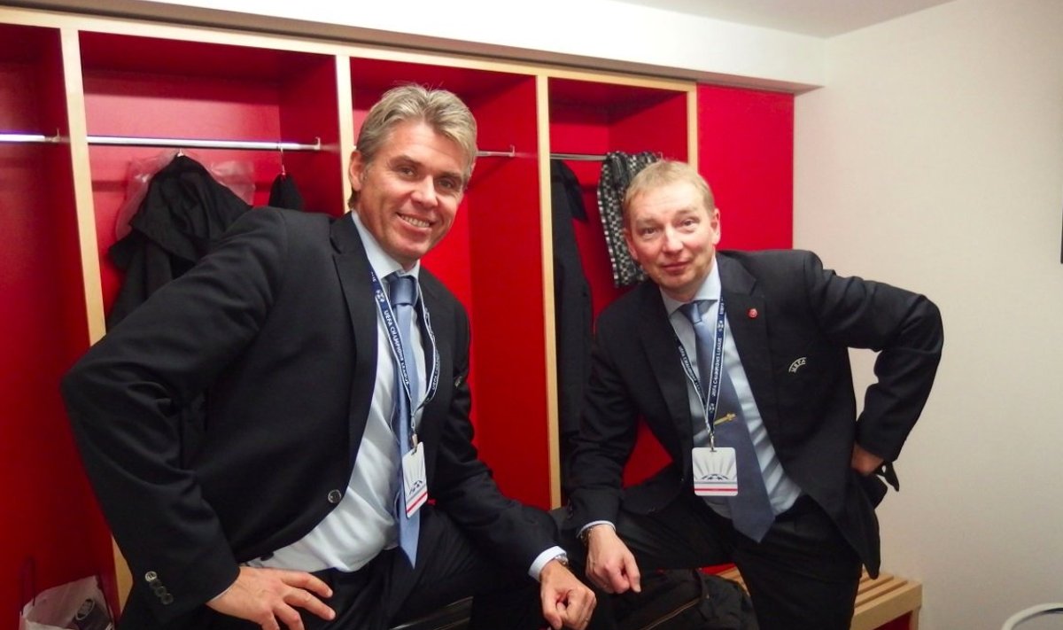 Uno Tutk (paremal) koos värske UEFA kohtunike juhi ja 2012. aasta Euroopa meistrivõistluste finaali kohtuniku Roberto Rosettiga. 