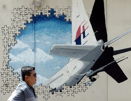 Lennuki kadumist kujutav seinamaal Malaisias Shah Alami linnas