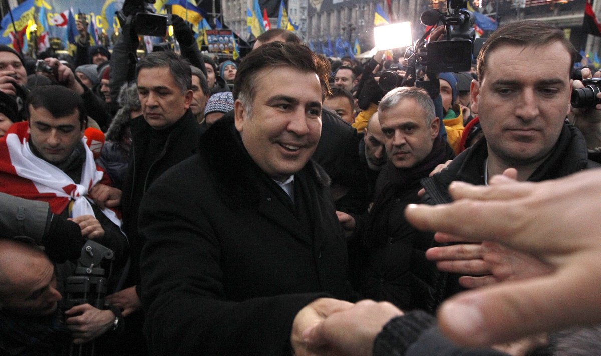 Pärast presidendiametist vabanemist suundus Saakašvili 2013. aasta detsembris Kiievisse, kus meeleavaldused polnud veel väga veriseks muutunud.