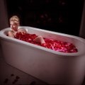 PILDID | Villeroy & Boch taaslavastas tuntud filmide ikoonilised vannitoa stseenid