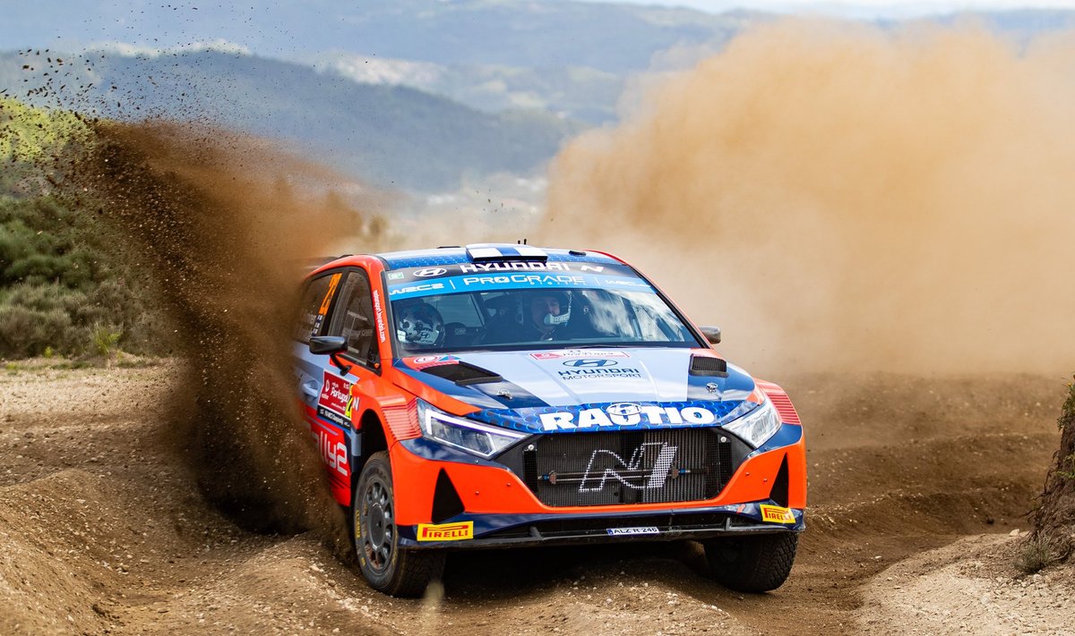 Teemu Suninen Portugali rallil Hyundai Rally2 autos