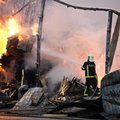 DELFI FOTOD JA VIDEO: Pärnumaal põleb suur puidutööstus