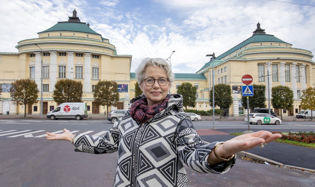 Eesti üks sümboolsemaid rahvamaju on Estonia teatrihoone, mis rajati 1913. aastal Estonia seltsimajana. Meie seltsi- ja rahvamajade ooperiteaterlik arhitektuur on enam kui sajandi mõjutanud meie rahva hinge ja vaimu, leiab kultuuriuurija Egge Kulbok-Lattik.