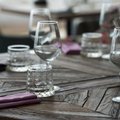 Lugejate meenutused kentsakast restoranikülastusest: ühes käes titt ja teises kahvel