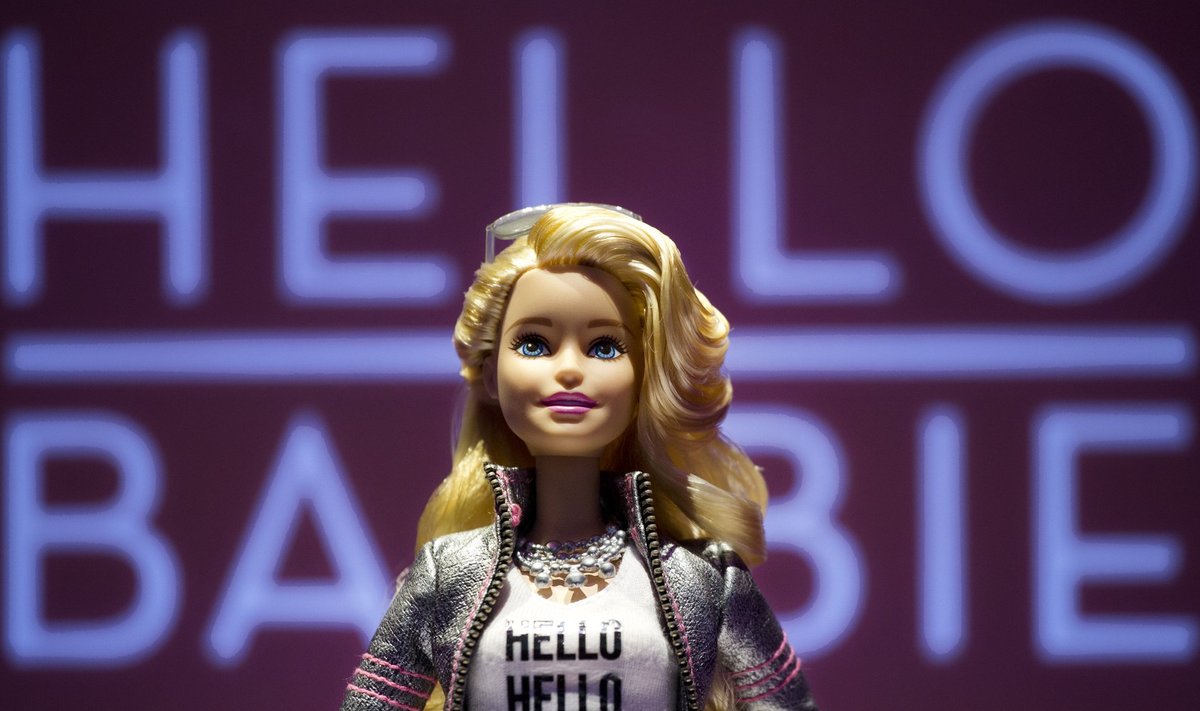 Uus Barbie kuulab ja vastab ning saadab vastused serverisse.