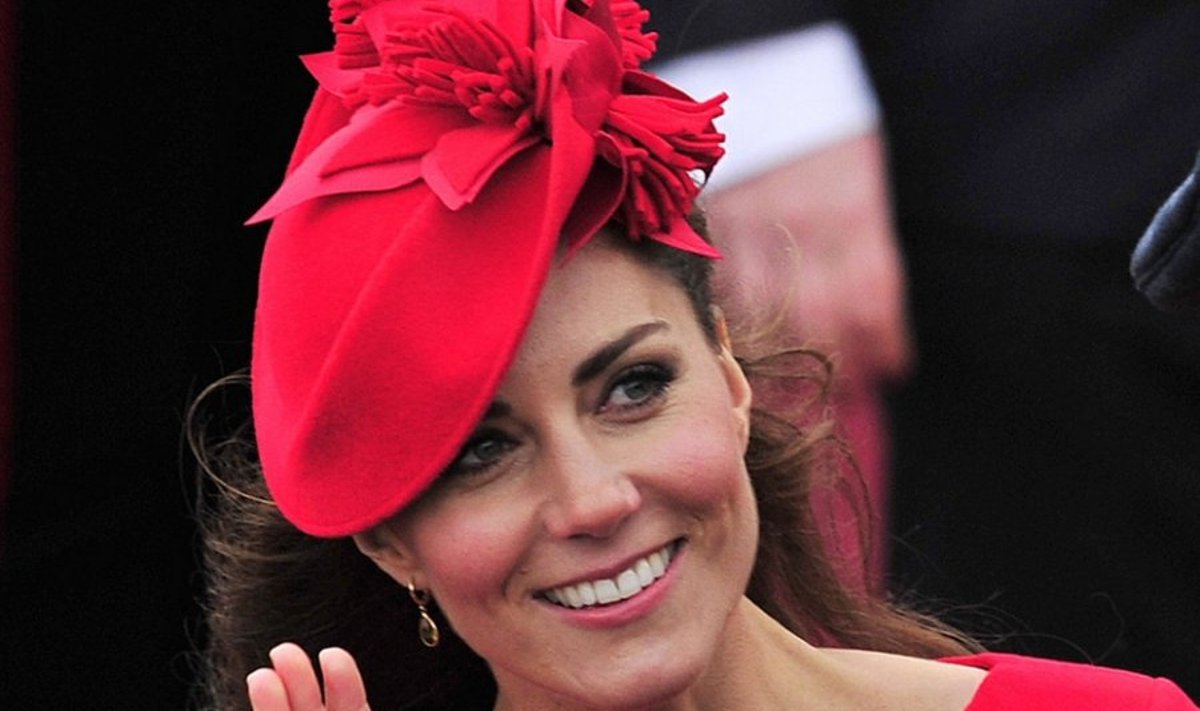 Kate Middleton punases