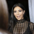 FOTOD: Kim Kardashian ja Kylie Jenner kandsid ühtmoodi paljastavaid kleite