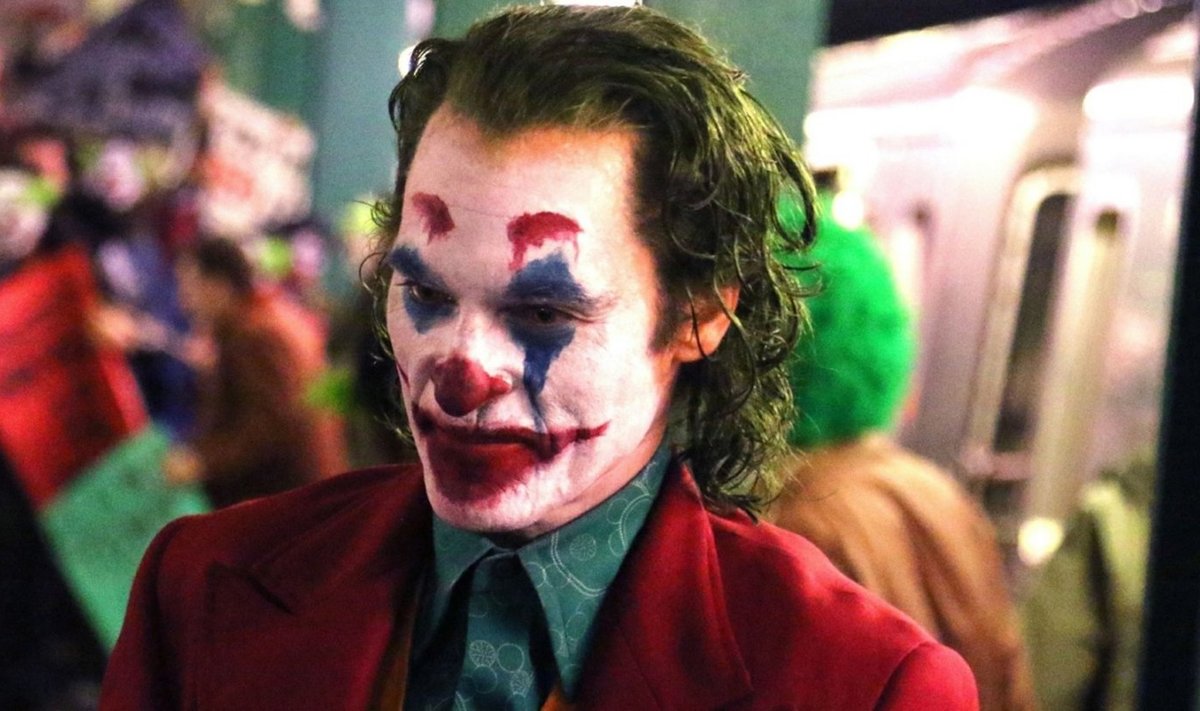 Хоакин Феникс в роли Джокера.