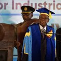 Zimbabwe taandumast keelduv president Mugabe ilmus ülikooli lõputseremooniale
