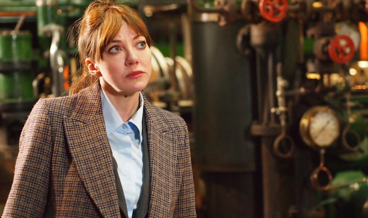 ÜLIMALT AMBITSIOONIKAS: Philomena Cunk (Diane Morgan) proovib viie osaga kokku võtta inimtsivilisatsiooni ajaloo koopamaalidest tänapäevani.