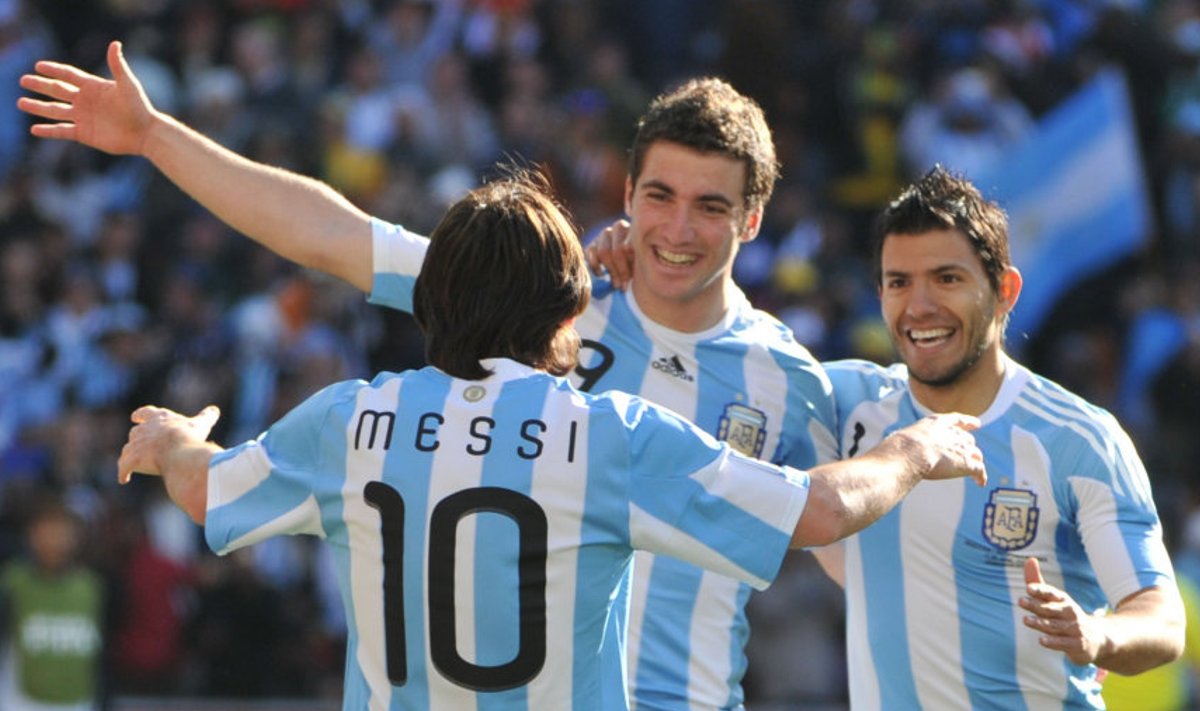 Siin nad on – Sergio Agüero, Gonzalo Higuaín ja Leo Messi. 2010. aastal katkes nende tee veerandfinaalis häbistava 0 : 4 kaotusega Saksamaale. Tänavu nad sellel korduda lasta ei taha. 