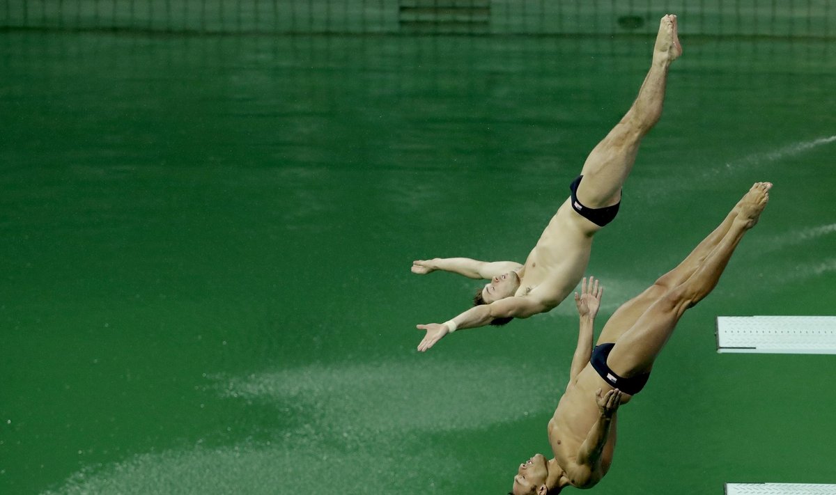 Vettehüppajad Rio olümpial oma sooritust tegemas.