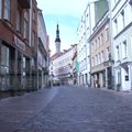 VIDEO | Tühjad poed ja tohutud allahindlused: kuidas läheb Tallinna vanalinna suveniiripoodidel?