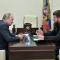 „Глава Чечни создал серьезную проблему Путину“. Российские власти отказываются комментировать видео, где сын Кадырова избивает человека