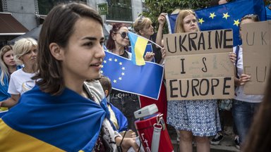 ВИДЕО | Борьба флагов и улиц: что думают политики и общественные деятели по поводу обилия символики Украины в Эстонии? 