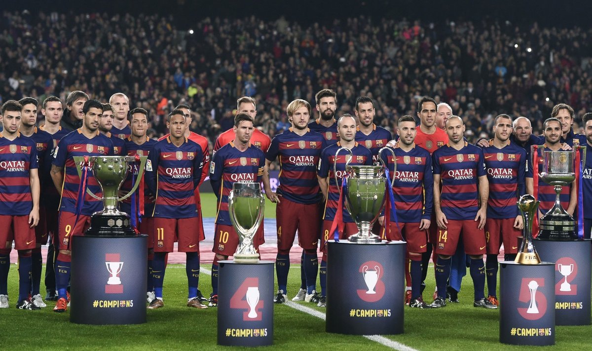 FC Barcelona meeskond 2015. aastal võidetud karikatega
