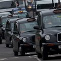 Находки в лондонских такси: 190 000 мобильных телефонов, портфель генсека НАТО, зубы