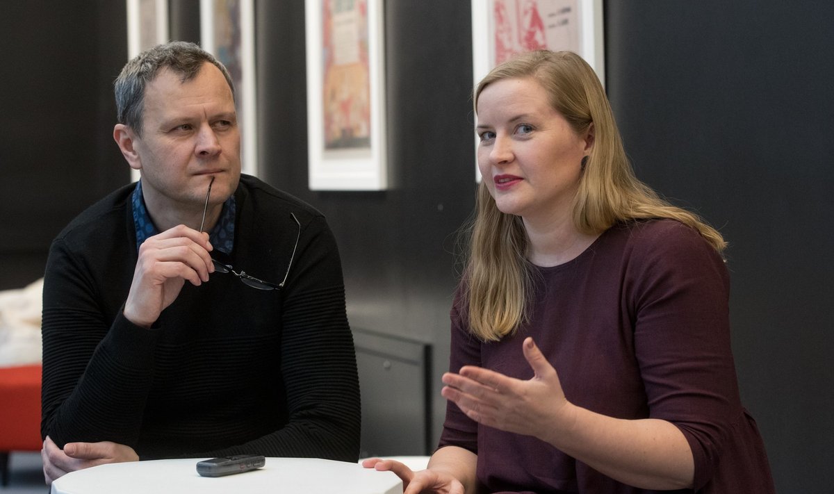 Lavastaja Leino Rei ja NUKU kirjandustoimetaja Kati Kuusemetsa kinnitusel käib teater aktiivselt kaasas noorte muutuvate harjumuste ja maailmapildiga.