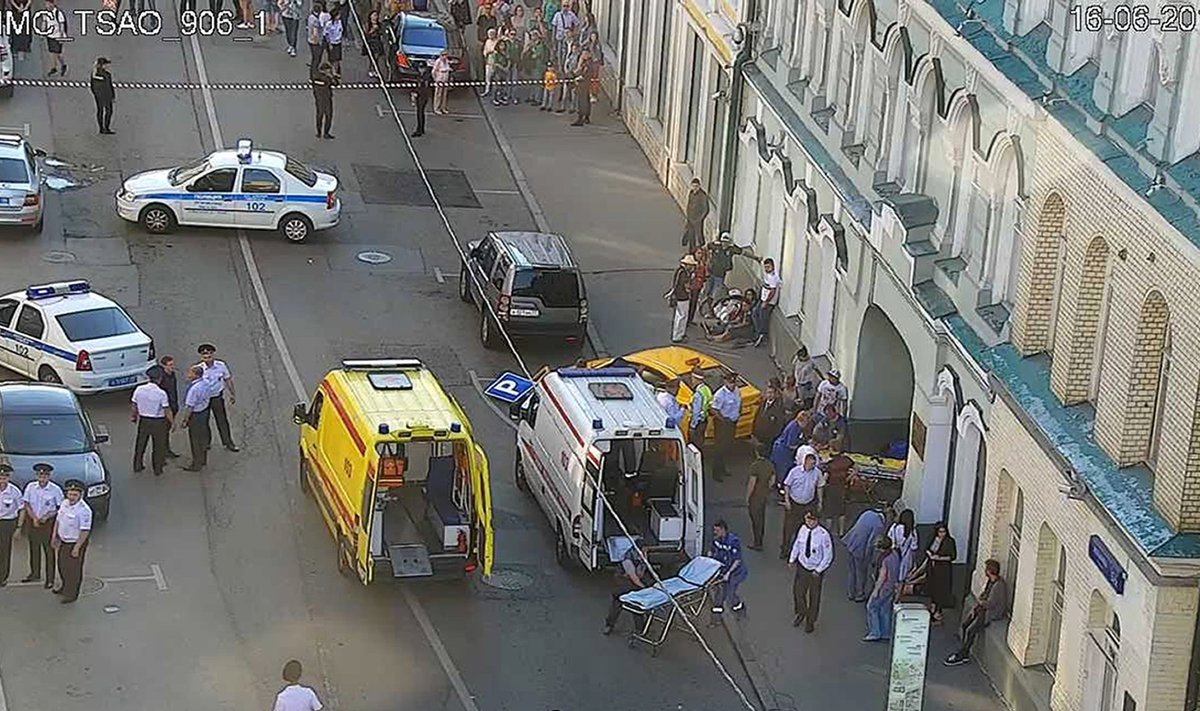Moskvas sõitis takso inimestele otsa. Viga said ka Mehhiko koondise poolehoidjad.