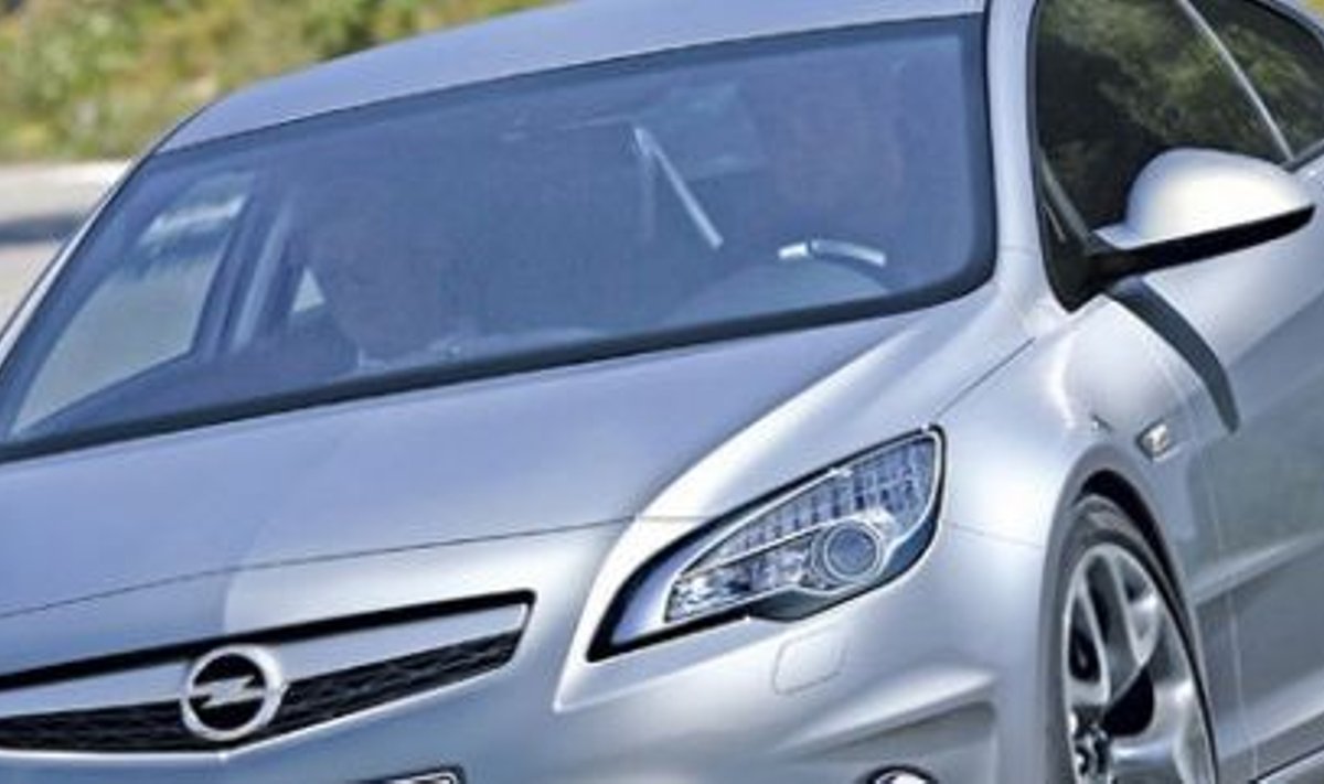 Uus Opel Calibra põhineb Insignia lühendatud platvormil