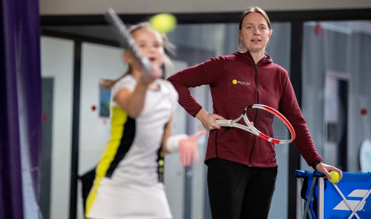 Maret Ani treenib tulevasi tennisestaare.