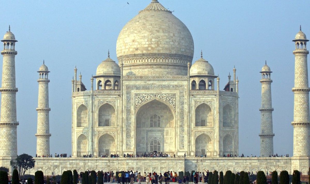 Suurmogulite võimsust Indias jäi meenutama Taj Mahali mausoleum.