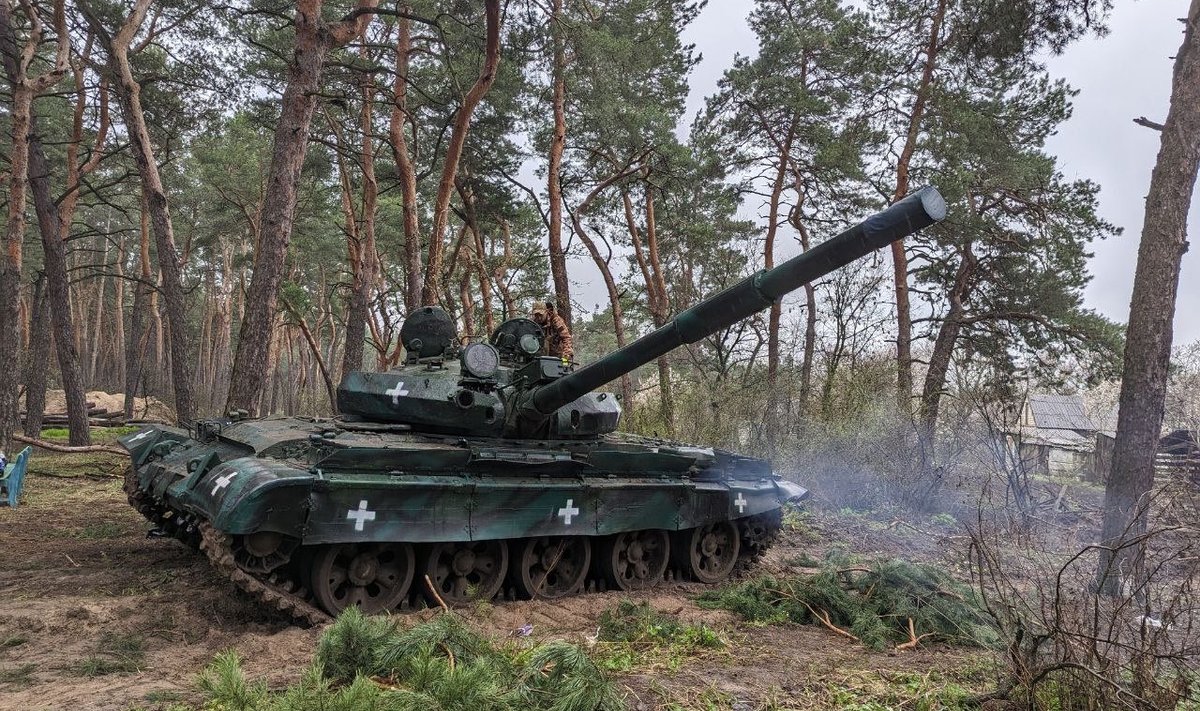 Ukraina 110. territoriaalkaitse brigaad harjutamas venelastelt saagiks saadud tanki T-62 kasutamist